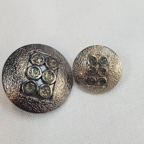 Bouton métal argent vieilli à strass gris – 18 ou 25 mm