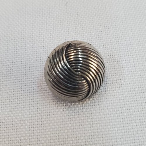 Lot de 6 bouton bijou acrylique argent vieilli strié – 14 mm