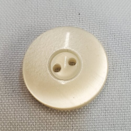 Bouton acrylique à 2 trous blanc cassé 23 mm