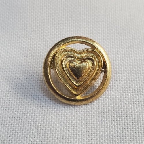 Bouton métal à queue cœur doré satiné 18 mm