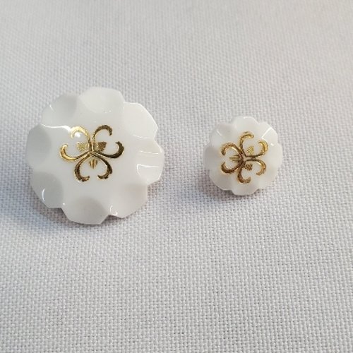 Bouton acrylique à queue blanc corolle & arabesque or 13 mm / 23 mm
