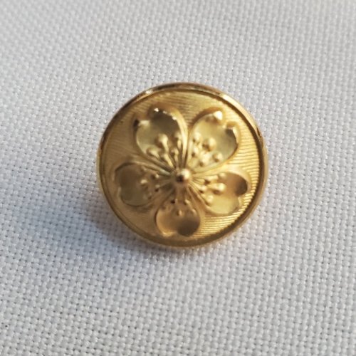 Bouton métal léger fleur de cerisier (sakura) - doré satiné - 15 mm