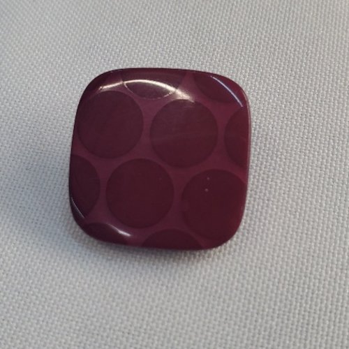 Bouton acrylique carré pois - bordeaux - 24 mm
