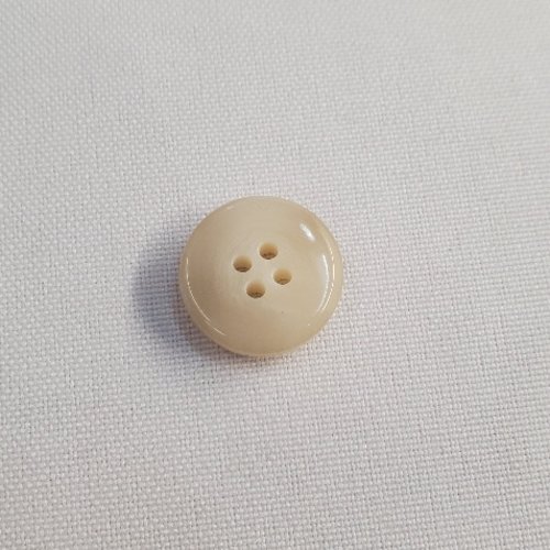 Bouton acrylique beige classique - 17 mm