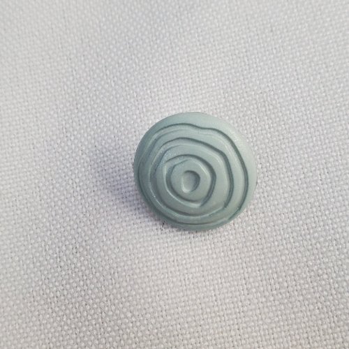 Bouton acrylique à queue "labyrinthe" - bleu ciel - 15 et 18 mm
