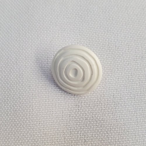 Bouton acrylique "labyrinthe" - blanc pur - 15 mm