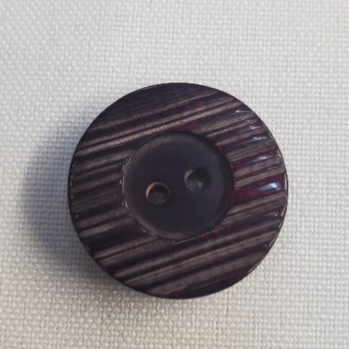Bouton acrylique strié - bordeaux foncé - 23 mm