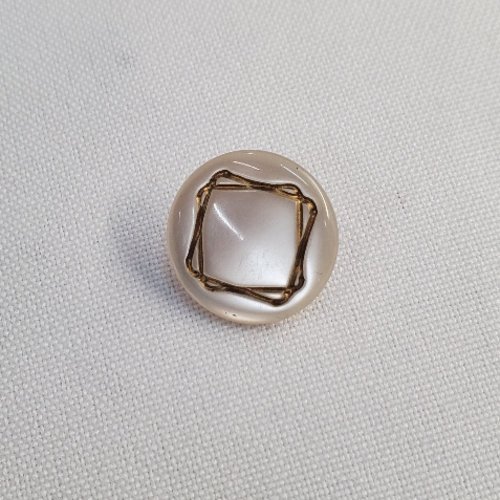 Bouton bijou "graphique" - nacré & carré entrelacé or - 18 mm