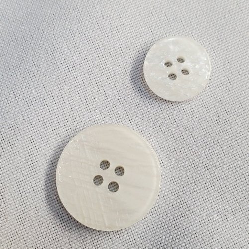 Bouton acrylique "lumière" - blanc nacré - 15 mm & 23 mm