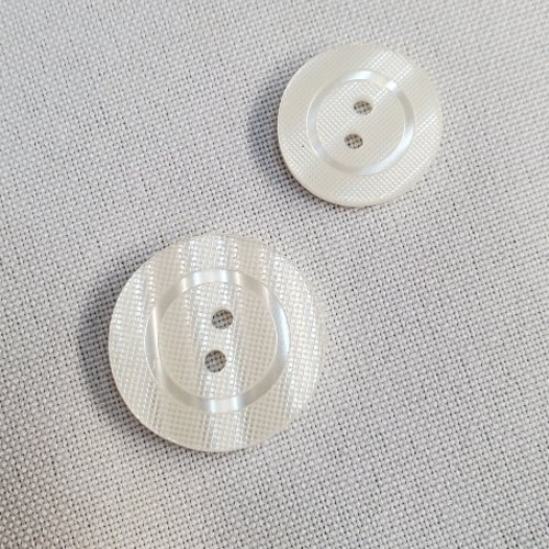 Bouton acrylique "quadrillage" - blanc nacré - 18 mm & 23 mm
