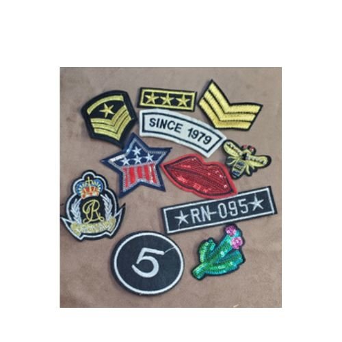 Lot de 11 écussons brodés - thermocollants & à coudre