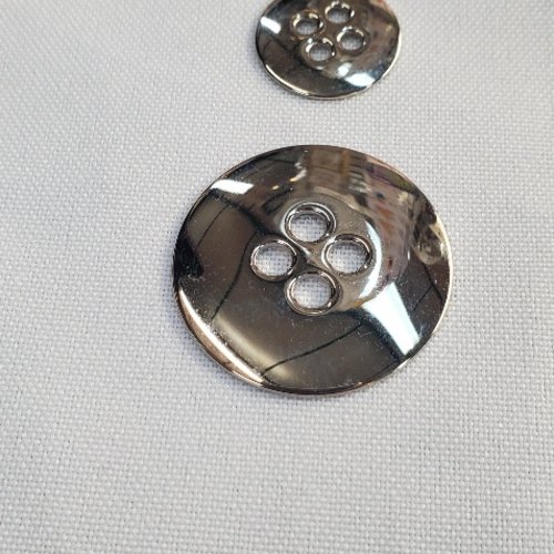 Bouton métal argenté - 4 trous - 18 mm & 31 mm