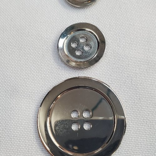 Bouton métal argenté - 4 trous - 16, 18 & 30 mm
