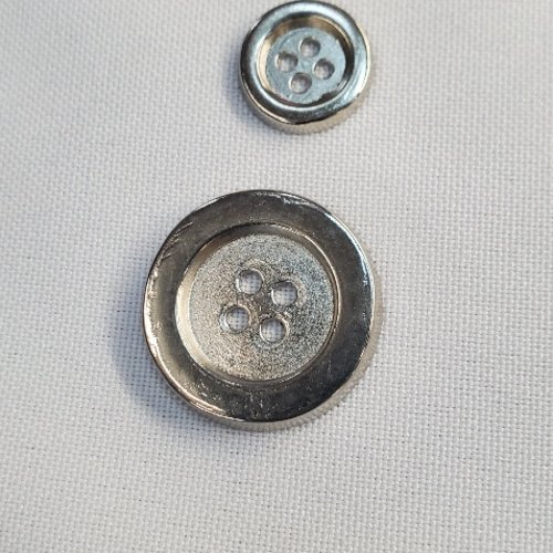 Bouton métal argenté classique - 4 trous - 15 mm & 25 mm