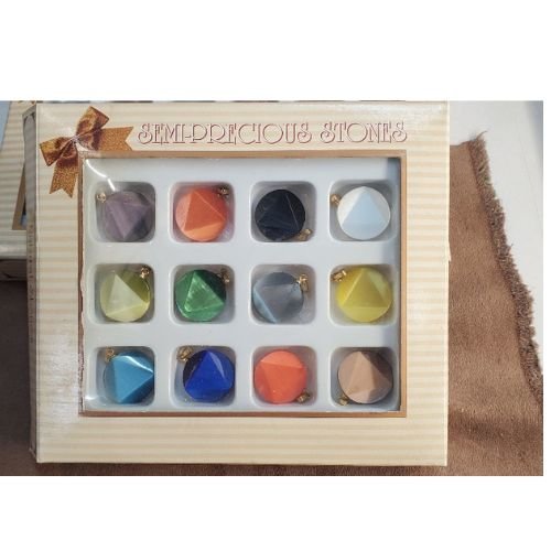 Coffret prestige - 12 pendentifs "œil de chat" - pierres naturelles