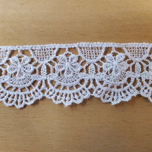 Grand lot 17,50 m - dentelle guipure blanche - fleurs & éventails - 35 mm