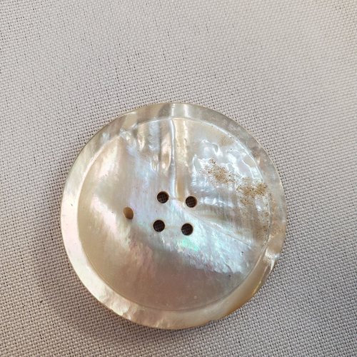 Grand bouton nacre véritable – 43 mm – 4 trous