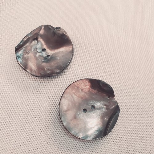 Bouton nacre véritable – 32 mm – forme organique & brut