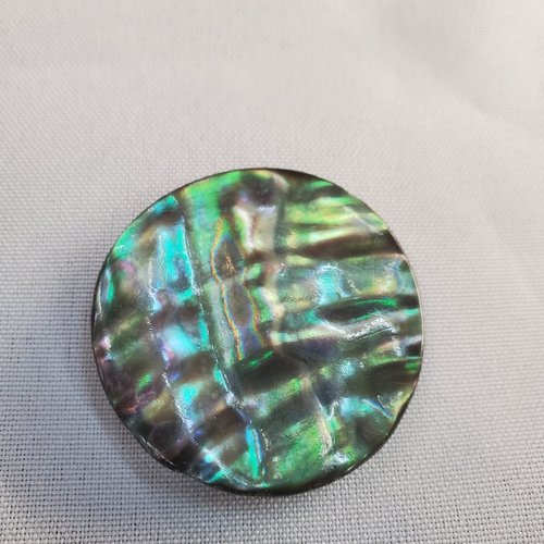 Bouton bijou nacre géant – 43 mm – reflets verts irisés