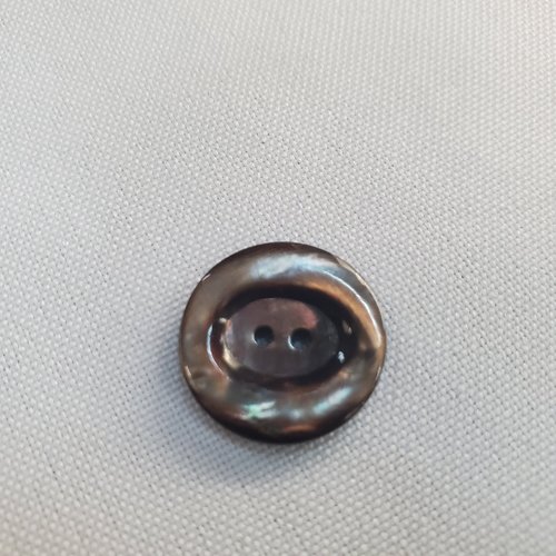 Bouton nacre lustrée – 18 mm – gris bronze irisé