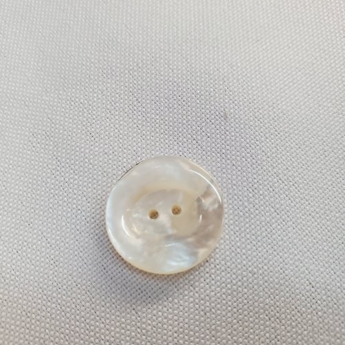 Bouton nacre naturelle – 18 mm – éclat crème irisé