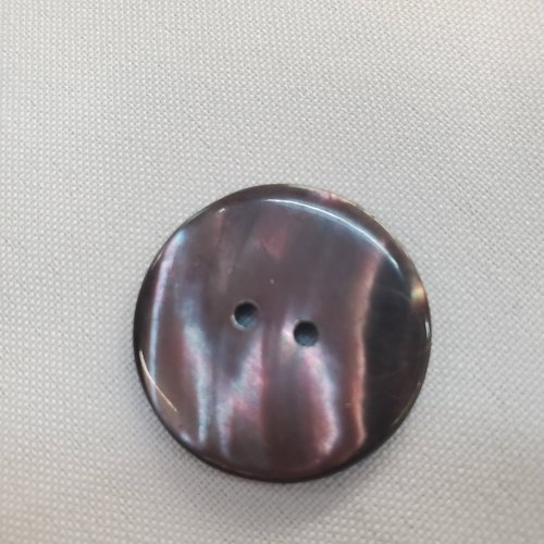 Bouton nacre véritable – 30 mm – violet prune irisé