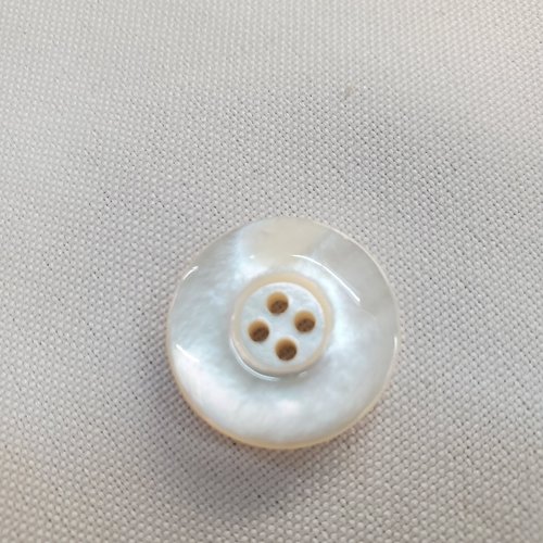 Bouton nacre épais – 20 mm – blanc cassé irisé