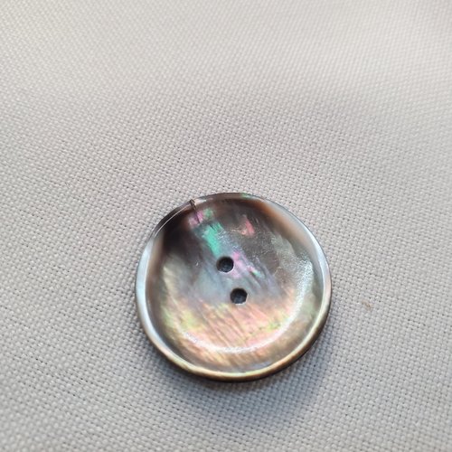 Bouton nacre – 23 mm – marron glacé & reflets boréaux