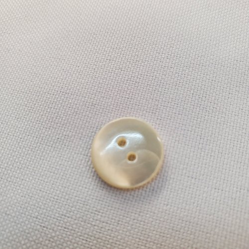 Petit bouton nacre – 13 mm – beige sable irisé