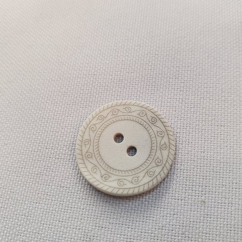 Bouton nacre gravé – 20 mm – volutes bohèmes