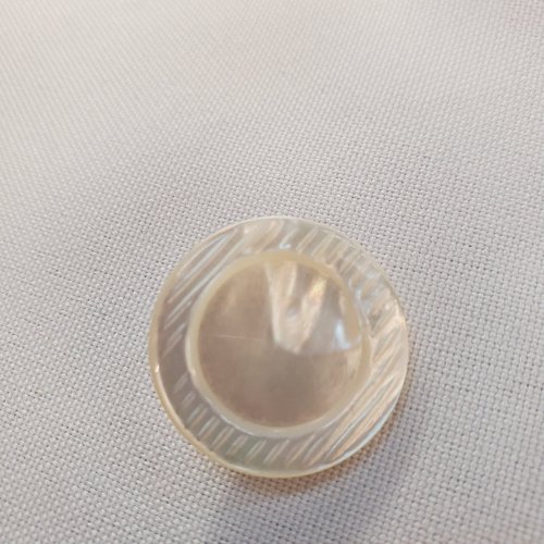 Bouton à queue nacre – 23 mm
