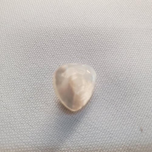Bouton triangle nacre – 15 mm – géométrie nacrée