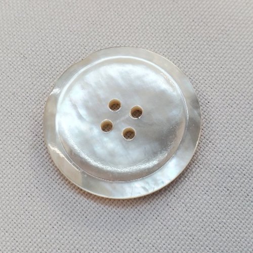 Grand bouton nacre – 28 mm – satin classique