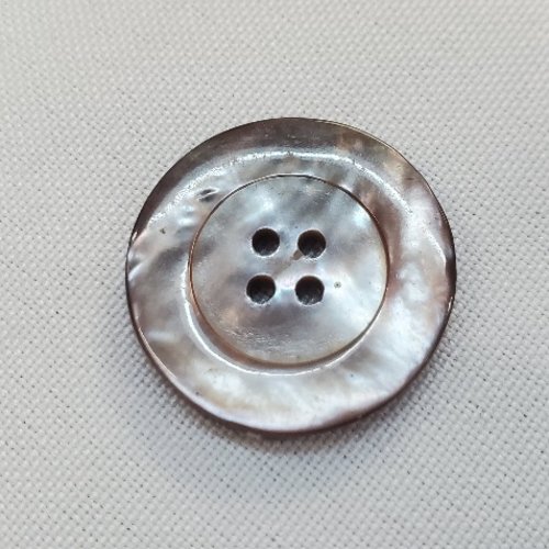 Bouton nacre – 25 mm – taupe satiné