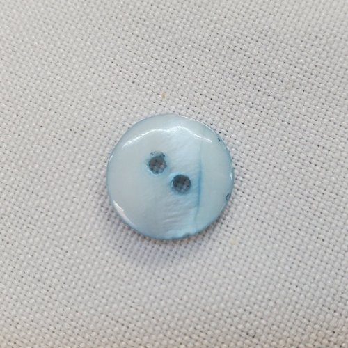 Lot de 10 boutons à 2 trous nacre bleu ciel – 13 mm