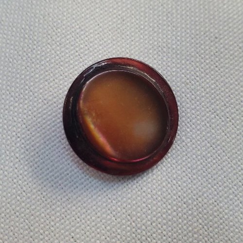 Bouton à queue nacre véritable marron / bordeaux – 18 mm