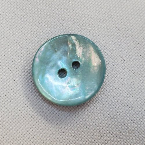 Bouton nacre véritable bleu turquoise 18 mm –forme incurvée à 2 trous