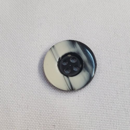 Lot de 6 boutons marbrés noir & crème – 20 mm – 4 trous