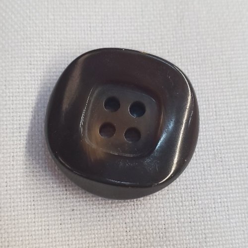 Bouton acrylique marron miel 23 mm – 4 trous –