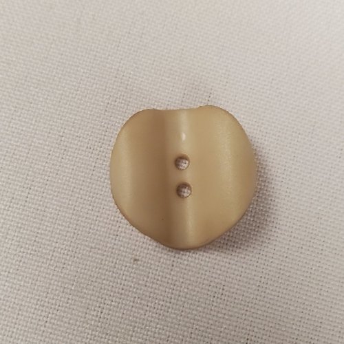 Bouton acrylique forme organique – beige doux – 20 mm – 2 trous