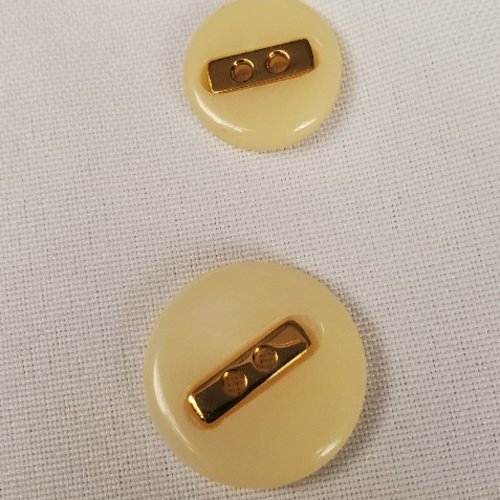 Bouton acrylique & métal doré – crème – 2 tailles – 2 trous