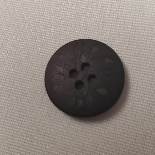 Lot de 6 boutons en bois – noir motif végétal – 18 mm – 4 trous