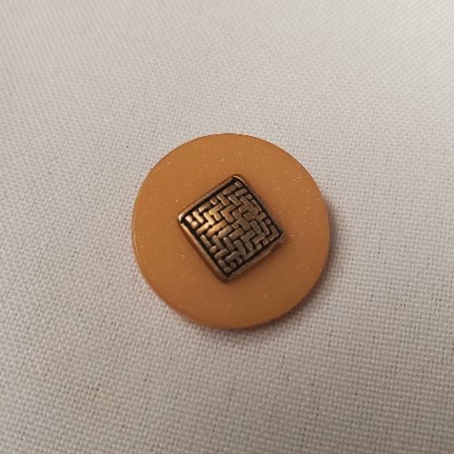 Bouton bijou composé – acrylique & métal – abricot & bronze – 23 mm