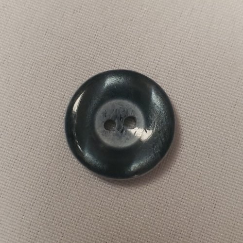 Bouton acrylique – gris bleu profond – 2 trous – 23 mm