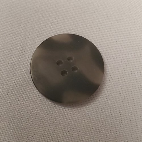 Bouton – effet corne nuancé – 4 trous – 25 mm