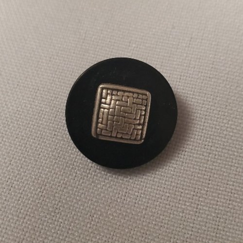 Bouton bijou composé – acrylique noir & métal bronze – 18 mm