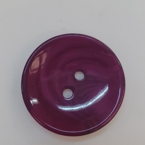 Gros bouton acrylique fushia marbré à 2 trous – 30 mm