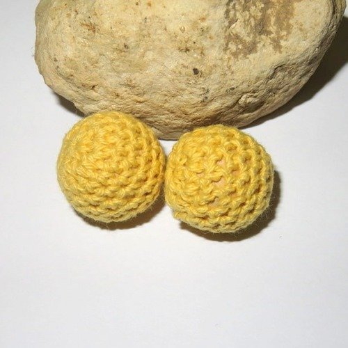 Perle en bois crochet coton jaune 16 mm