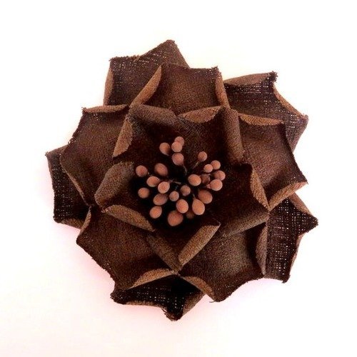 Broche fleur en tissu rigide marron 9 cm