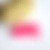 Pince clip/bretelle attache tétine en plastique rose fuchsia  43 x 10 mm